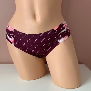 Victoria’s Secret Pink No Show Floral Cheekster